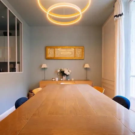 Spacious Parisian Family In 7th פריז