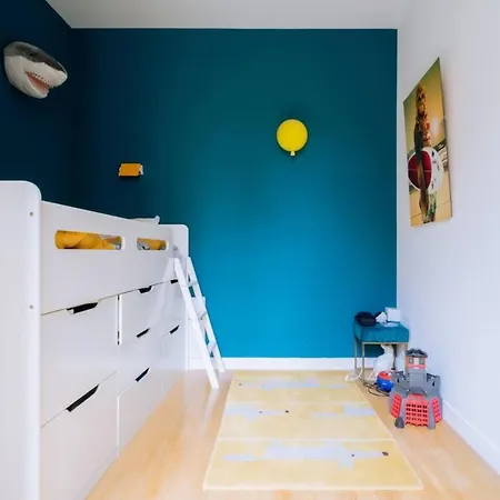 Spacious Parisian Family In 7th דירה פריז