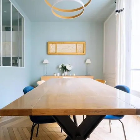 Spacious Parisian Family In 7th דירה