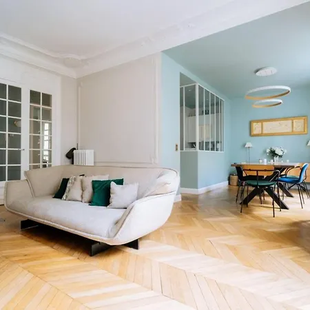 Spacious Parisian Family In 7th דירה פריז