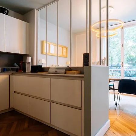 דירה Spacious Parisian Family In 7th *