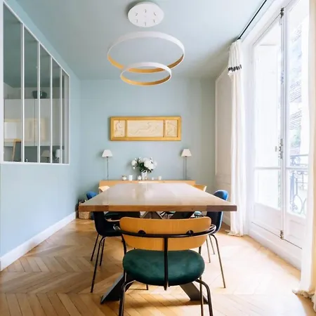 Spacious Parisian Family In 7th דירה *