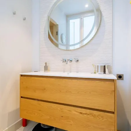 Spacious Parisian Family In 7th פריז