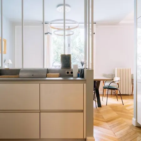 Spacious Parisian Family In 7th