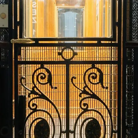 Spacious Parisian Family In 7th דירה *